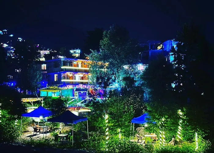 360 Degree, Riverside Stay, Old ManaliHostel